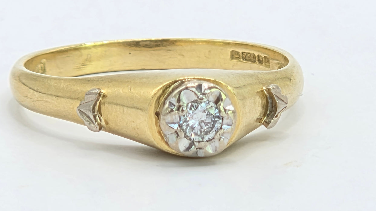 Vintage: 18ct Yellow Gold Diamond 0.05ct Solitaire Ring with White Gold Decals — From 1982