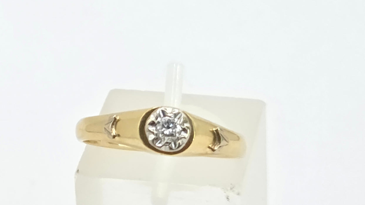 Vintage: 18ct Yellow Gold Diamond 0.05ct Solitaire Ring with White Gold Decals — From 1982