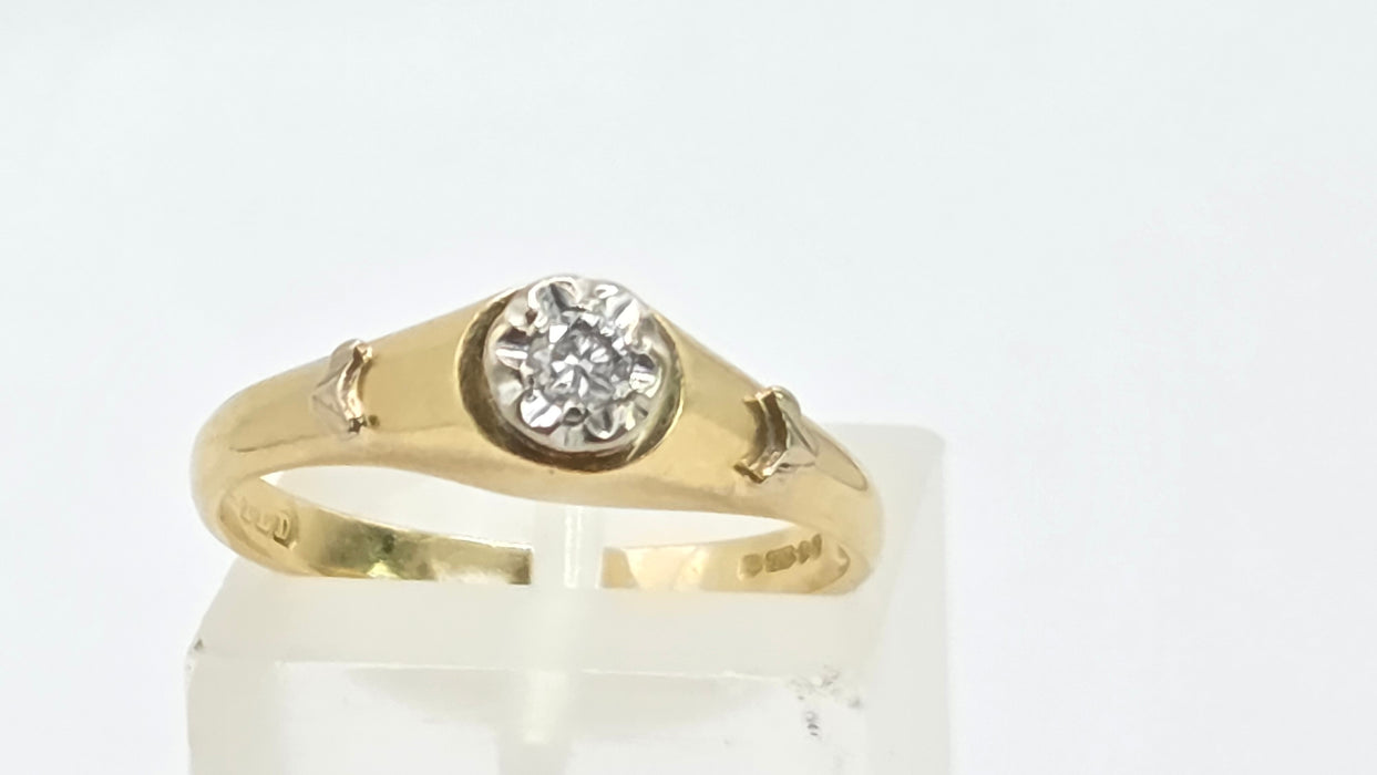 Vintage: 18ct Yellow Gold Diamond 0.05ct Solitaire Ring with White Gold Decals — From 1982