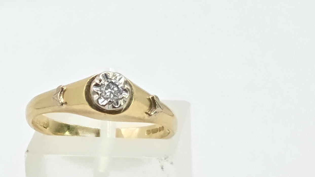 Vintage: 18ct Yellow Gold Diamond 0.05ct Solitaire Ring with White Gold Decals — From 1982