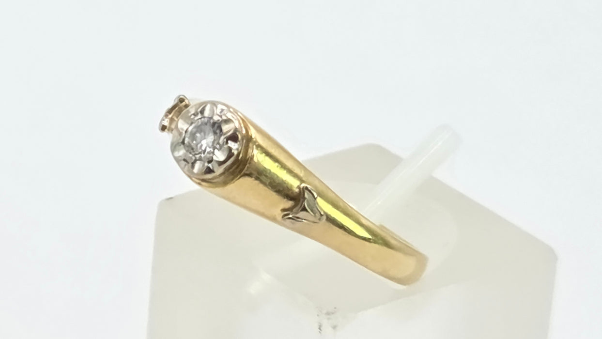 Vintage: 18ct Yellow Gold Diamond 0.05ct Solitaire Ring with White Gold Decals — From 1982