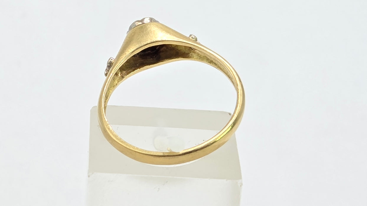 Vintage: 18ct Yellow Gold Diamond 0.05ct Solitaire Ring with White Gold Decals — From 1982
