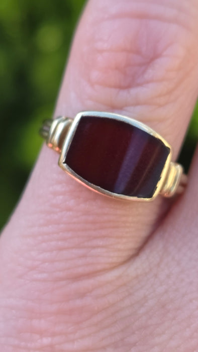 Vintage: 14ct Yellow Gold Garnet Signet Ring