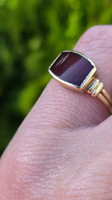 Vintage: 14ct Yellow Gold Garnet Signet Ring