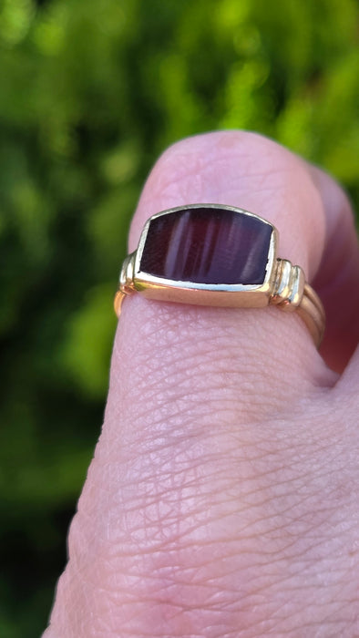 Vintage: 14ct Yellow Gold Garnet Signet Ring