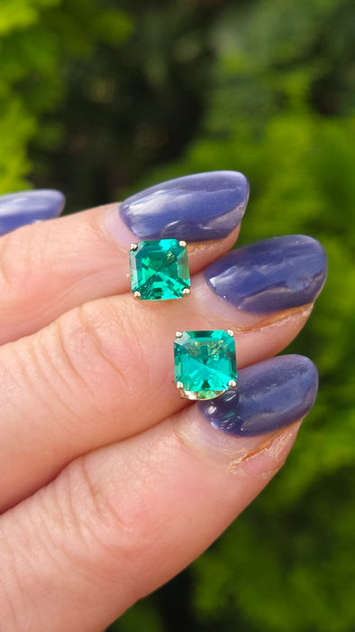 Vintage: 9ct Yellow Gold Demantoid Garnet Stud Earrings