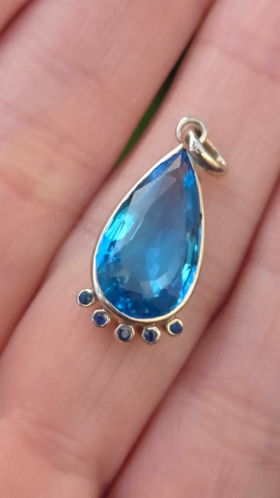 Vintage: 9ct White Gold Swiss Blue Topaz & Sapphire Pendant