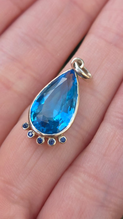 Vintage: 9ct White Gold Swiss Blue Topaz & Sapphire Pendant