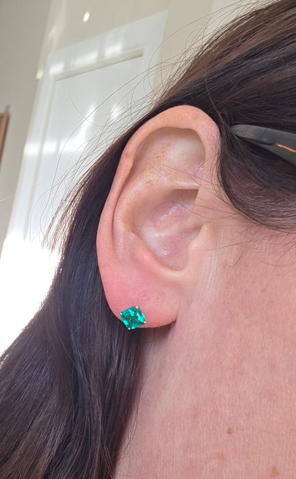 Vintage: 9ct Yellow Gold Demantoid Garnet Stud Earrings