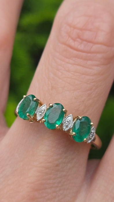 Vintage: 9ct Yellow Gold Emerald & Diamond Dress Ring