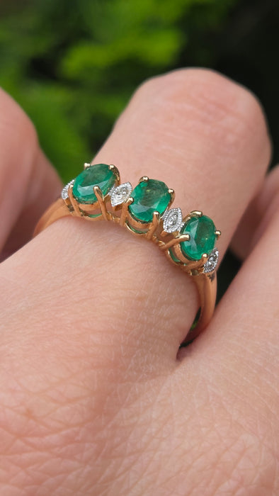 Vintage: 9ct Yellow Gold Emerald & Diamond Dress Ring