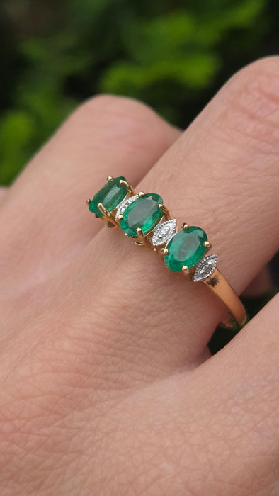 Vintage: 9ct Yellow Gold Emerald & Diamond Dress Ring