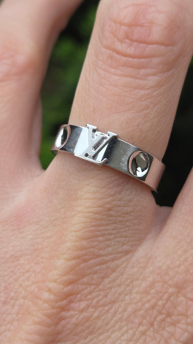 Vintage: Louis Vuitton 18ct White Gold Empreinte LV Ring