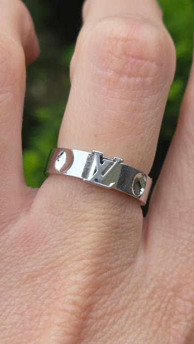 Vintage: Louis Vuitton 18ct White Gold Empreinte LV Ring