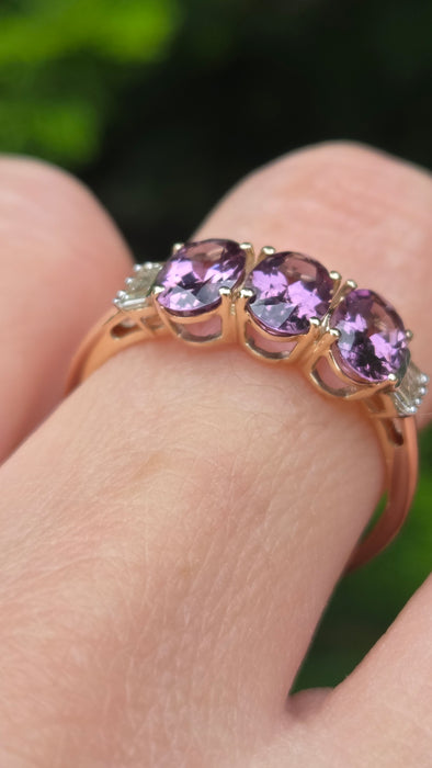Vintage: 9ct Yellow Gold Purple Spinel & Diamond Trilogy Ring