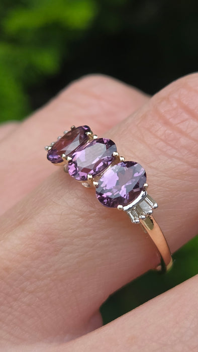 Vintage: 9ct Yellow Gold Purple Spinel & Diamond Trilogy Ring