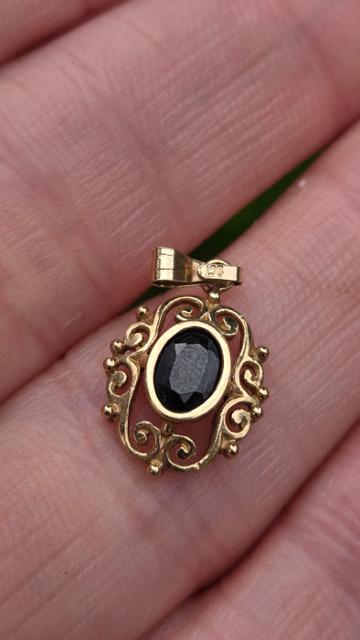 Vintage: 9ct Yellow Gold Sapphire Scrollwork Pendant
