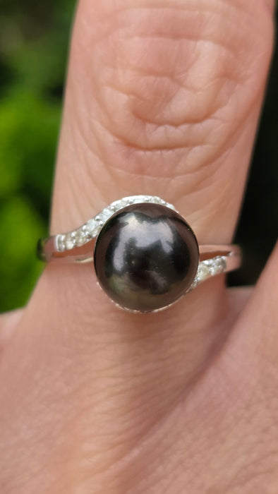 Vintage: 18ct White Gold Tahitian Pearl & Natural Diamond Ring