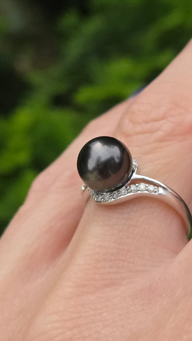 Vintage: 18ct White Gold Tahitian Pearl & Natural Diamond Ring