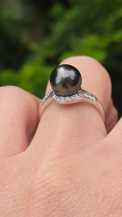 Vintage: 18ct White Gold Tahitian Pearl & Natural Diamond Ring