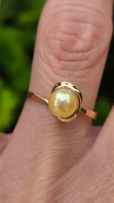 Vintage: 9ct Yellow Gold Pearl Solitaire Ring