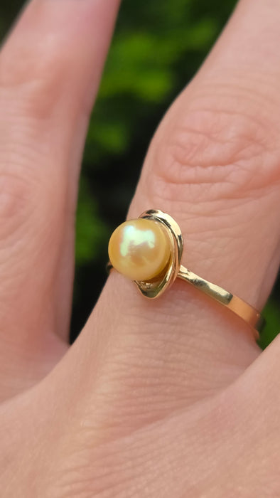 Vintage: 9ct Yellow Gold Pearl Solitaire Ring