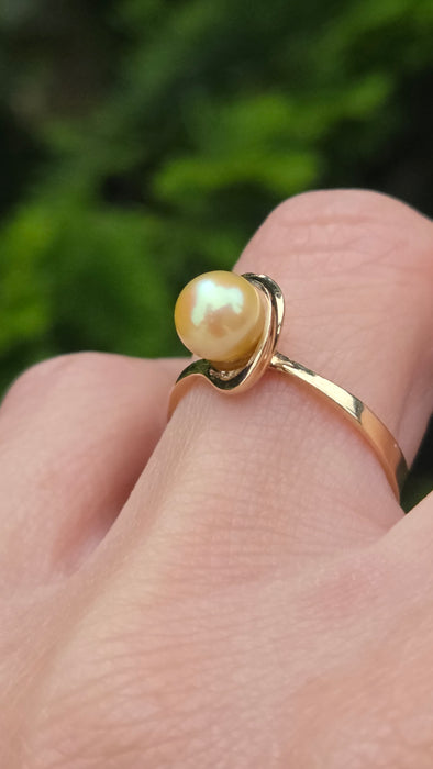 Vintage: 9ct Yellow Gold Pearl Solitaire Ring