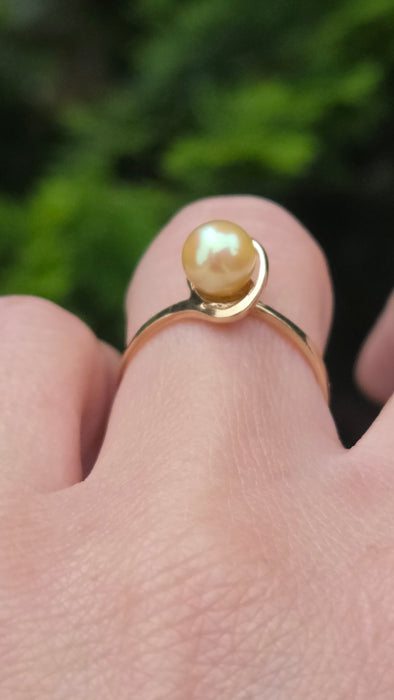 Vintage: 9ct Yellow Gold Pearl Solitaire Ring