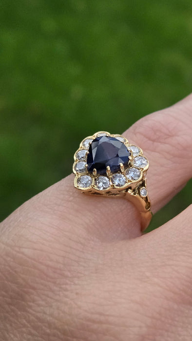 Vintage: 18ct Yellow Gold Sapphire 2.00ct & 11-Diamond 0.55ct Heart-Shaped Halo Ring