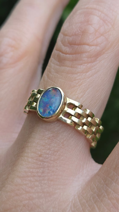 Vintage: 14ct Yellow Gold Australian Opal Chain Ring