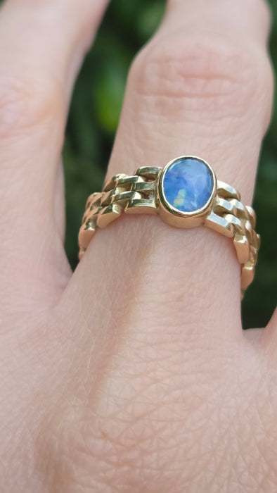Vintage: 14ct Yellow Gold Australian Opal Chain Ring