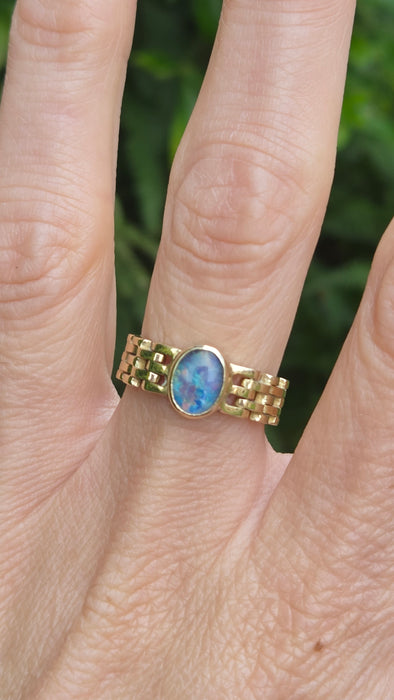 Vintage: 14ct Yellow Gold Australian Opal Chain Ring