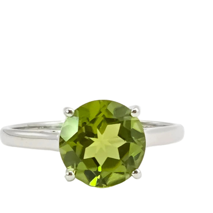Vintage: 9ct White Gold Peridot Solitaire Ring