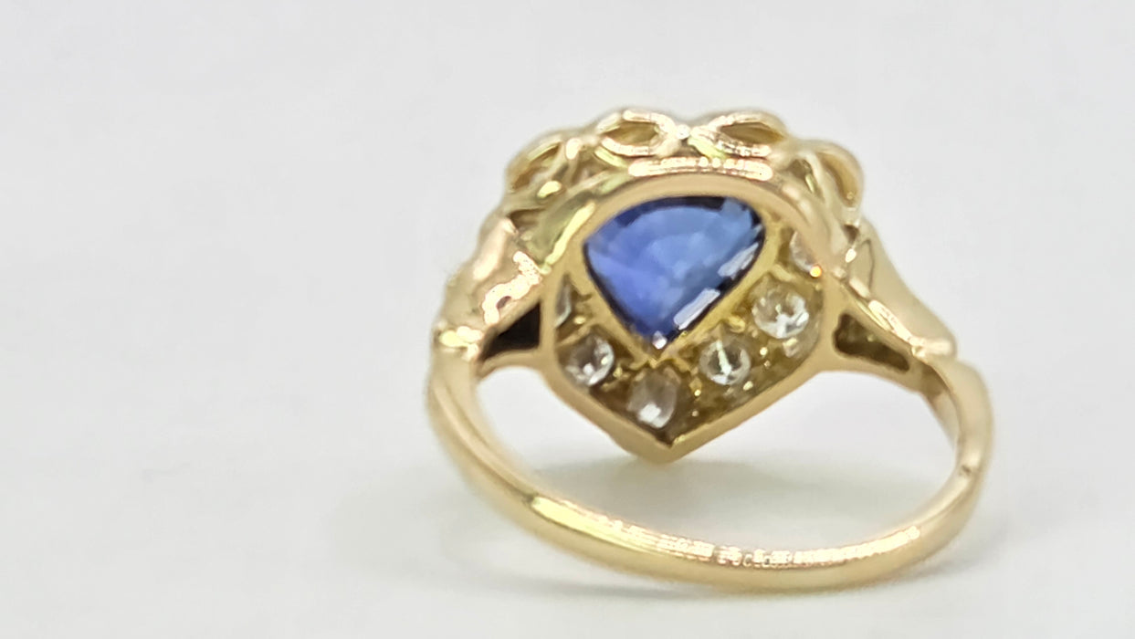 Vintage: 18ct Yellow Gold Sapphire 2.00ct & 11-Diamond 0.55ct Heart-Shaped Halo Ring