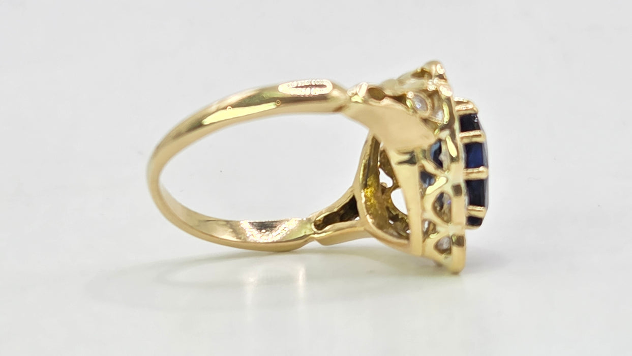 Vintage: 18ct Yellow Gold Sapphire 2.00ct & 11-Diamond 0.55ct Heart-Shaped Halo Ring