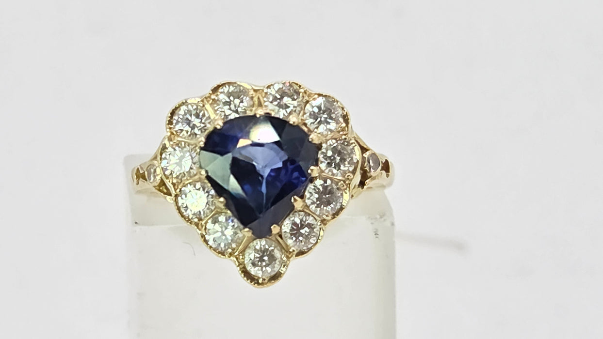 Vintage: 18ct Yellow Gold Sapphire 2.00ct & 11-Diamond 0.55ct Heart-Shaped Halo Ring