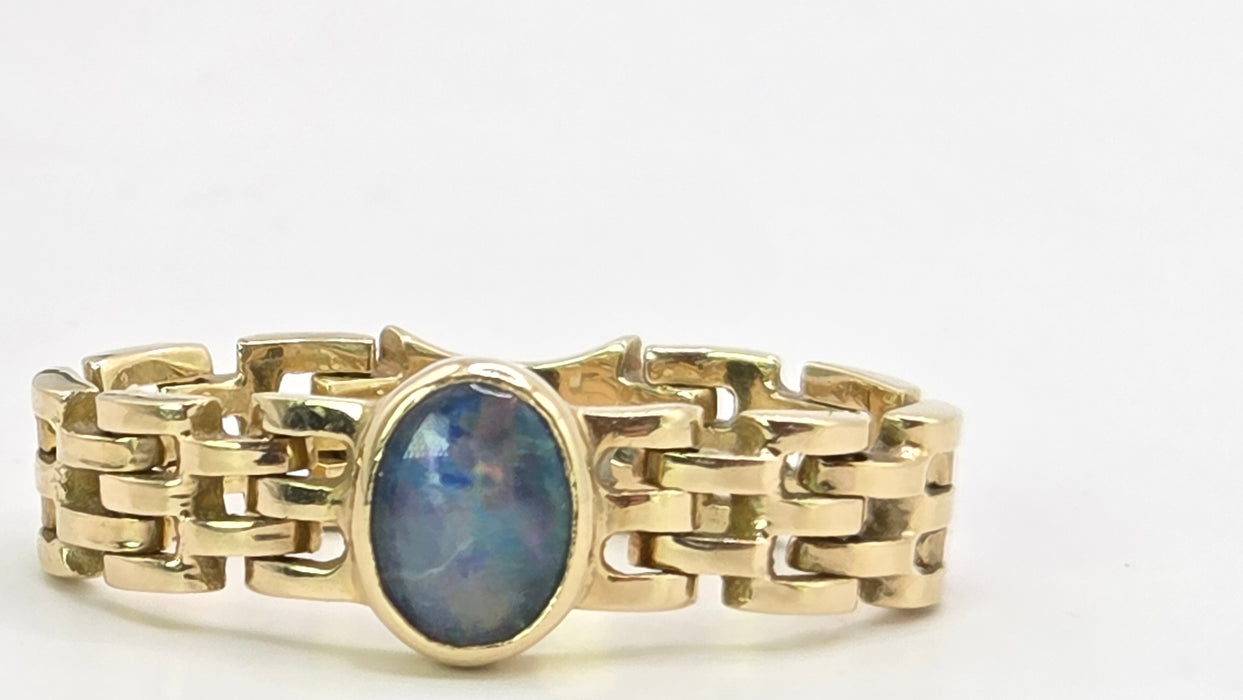 Vintage: 14ct Yellow Gold Australian Opal Chain Ring