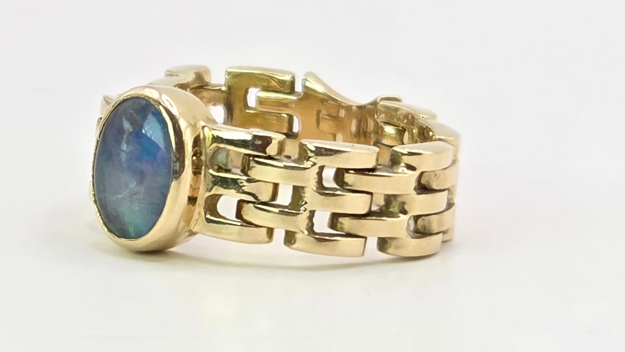 Vintage: 14ct Yellow Gold Australian Opal Chain Ring