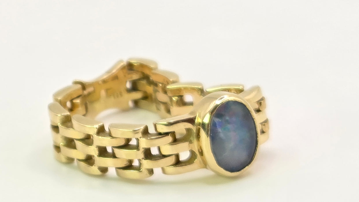 Vintage: 14ct Yellow Gold Australian Opal Chain Ring