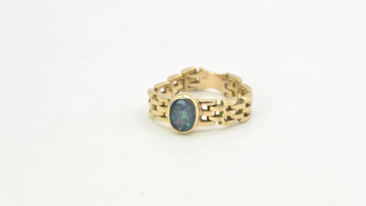Vintage: 14ct Yellow Gold Australian Opal Chain Ring