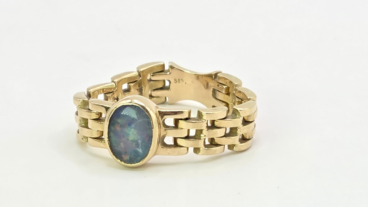 Vintage: 14ct Yellow Gold Australian Opal Chain Ring