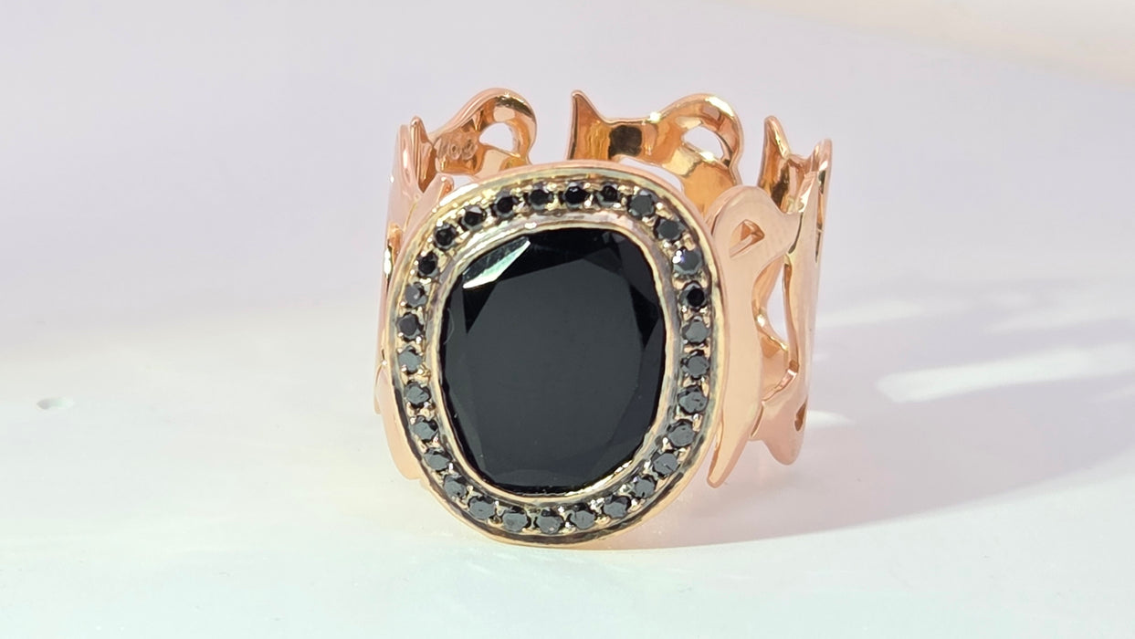 Vintage: 18ct Yellow Gold Modern Abstract Black Onyx & Black Diamond Cocktail Ring