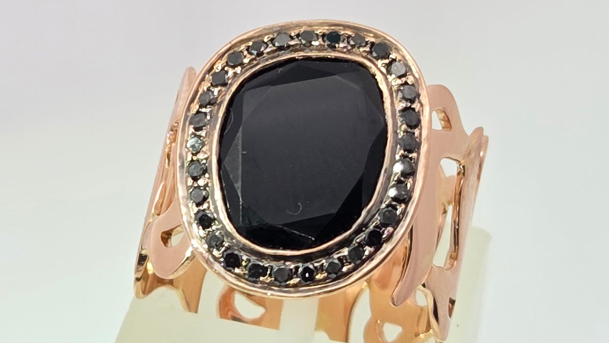 Vintage: 18ct Yellow Gold Modern Abstract Black Onyx & Black Diamond Cocktail Ring