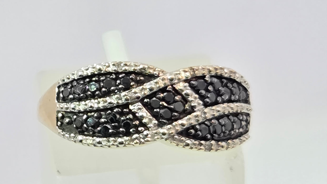 Vintage: 9ct Yellow Gold Black & White Diamond 0.25ct Dress Ring