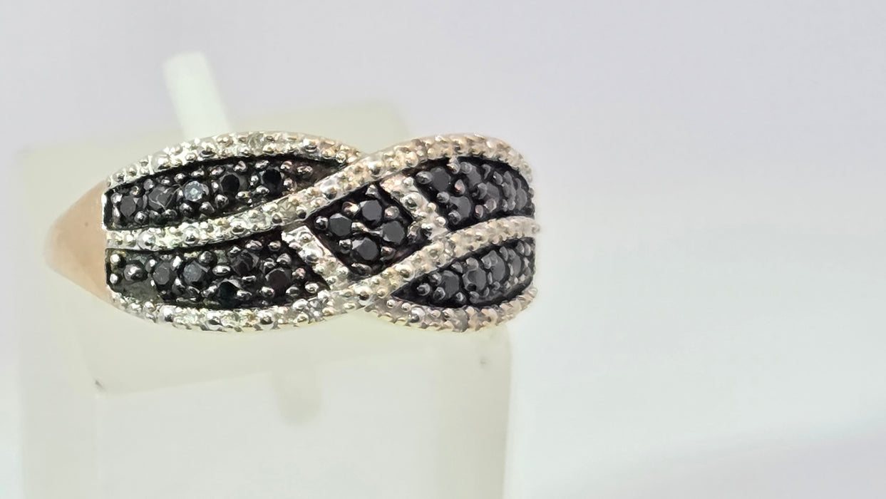 Vintage: 9ct Yellow Gold Black & White Diamond 0.25ct Dress Ring
