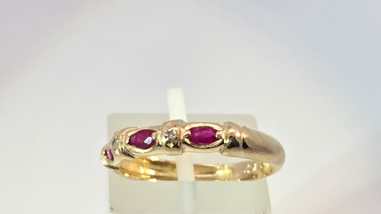 Vintage: 18ct Yellow Gold Ruby & Diamond Stacker Ring