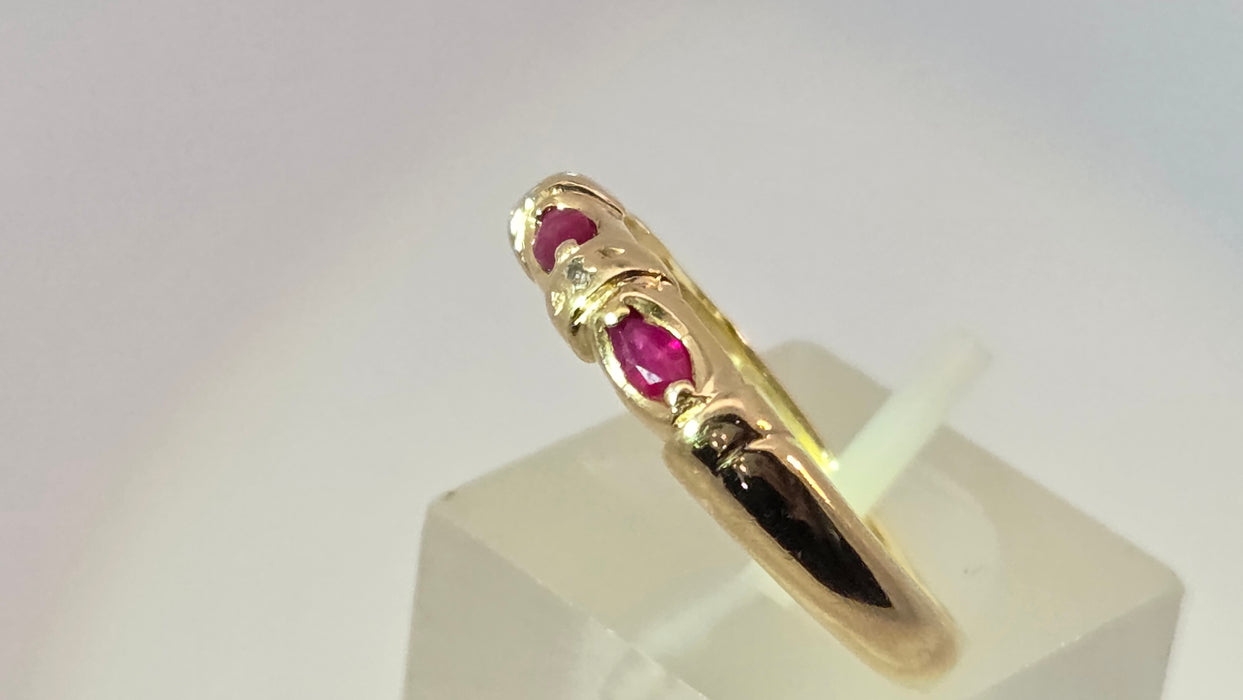 Vintage: 18ct Yellow Gold Ruby & Diamond Stacker Ring