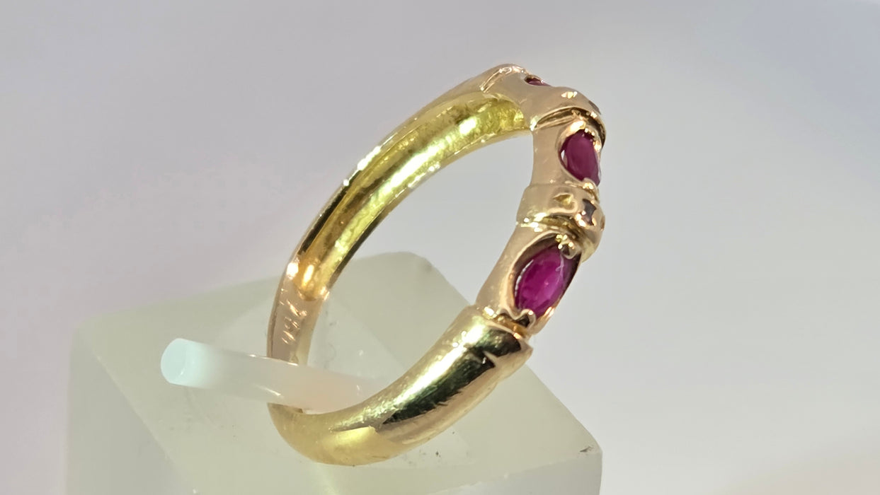 Vintage: 18ct Yellow Gold Ruby & Diamond Stacker Ring