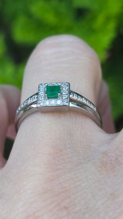 Vintage: 14ct White Gold Emerald & 28 Diamond Square Cluster Ring