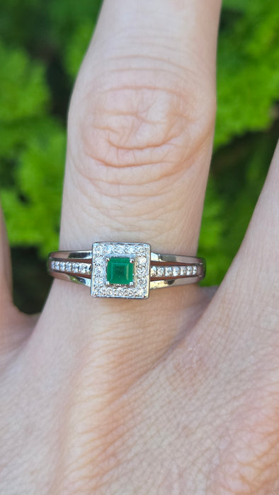 Vintage: 14ct White Gold Emerald & 28 Diamond Square Cluster Ring